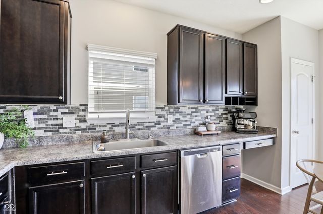 410 Shadetree Court, Sheridan, IN 46069