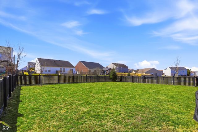 410 Shadetree Court, Sheridan, IN 46069