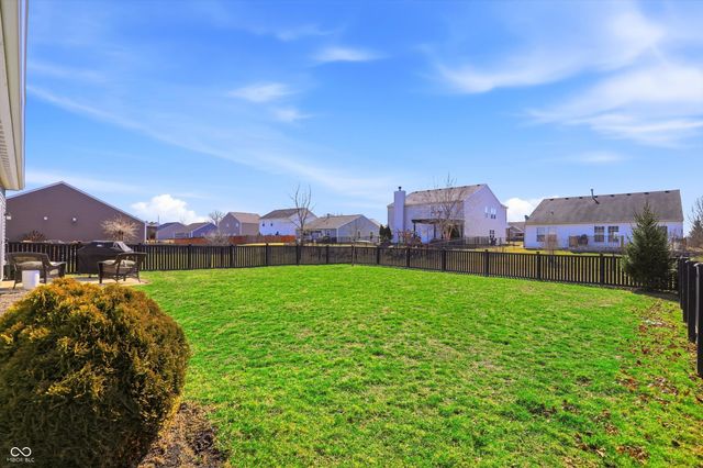 410 Shadetree Court, Sheridan, IN 46069