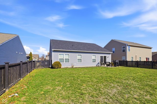 410 Shadetree Court, Sheridan, IN 46069