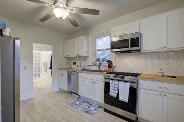 1975 Walker Ave, Memphis, TN 38104