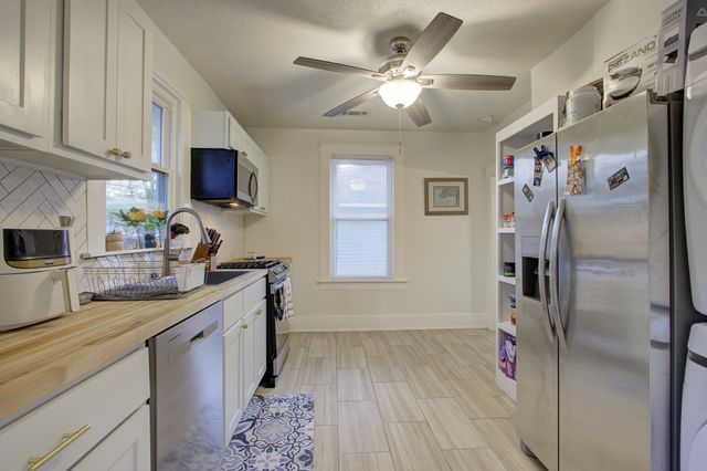 1975 Walker Ave, Memphis, TN 38104