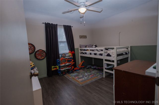 1816 Surrey Drive, Pryor, OK 74361