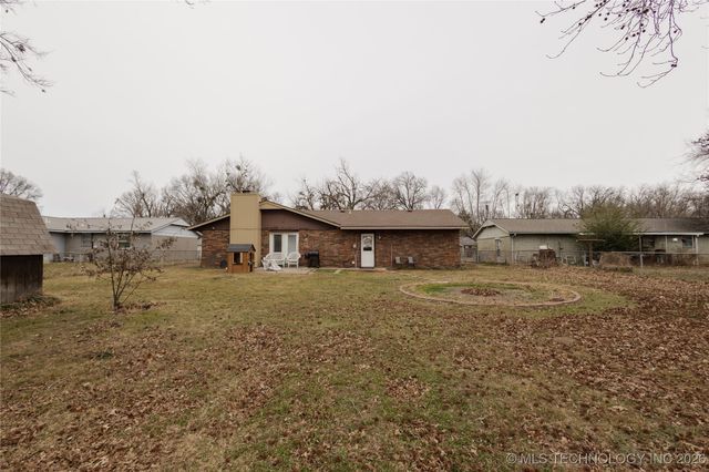 1816 Surrey Drive, Pryor, OK 74361