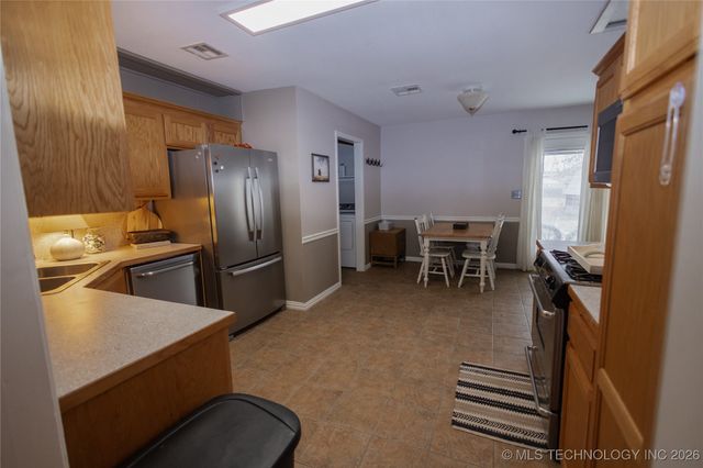 1816 Surrey Drive, Pryor, OK 74361