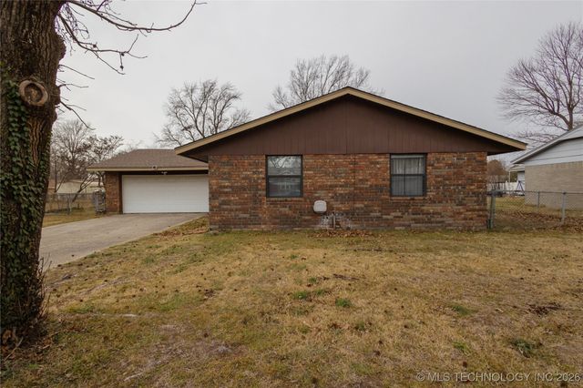 1816 Surrey Drive, Pryor, OK 74361
