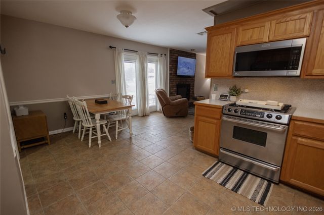 1816 Surrey Drive, Pryor, OK 74361