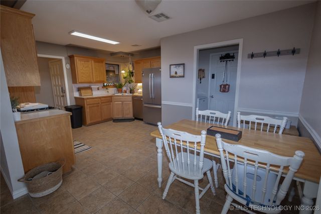 1816 Surrey Drive, Pryor, OK 74361