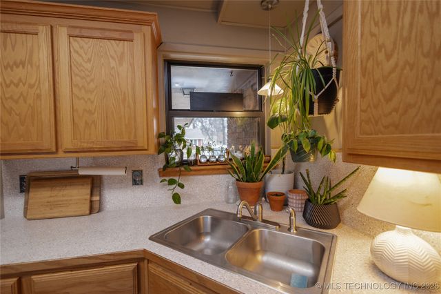 1816 Surrey Drive, Pryor, OK 74361