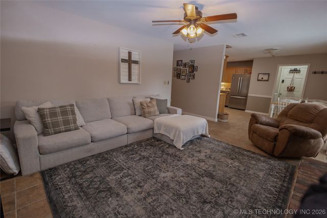 1816 Surrey Drive, Pryor, OK 74361