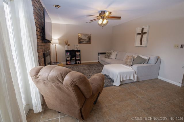 1816 Surrey Drive, Pryor, OK 74361