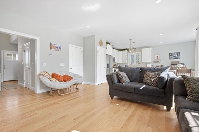 34 Pouts Ln 34, Uxbridge, MA 01569