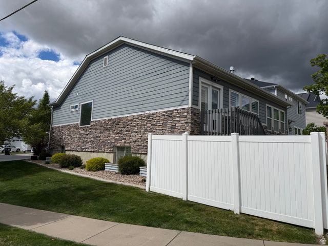 1073 BLACKSTONE DR, Fruit Heights, UT 84037