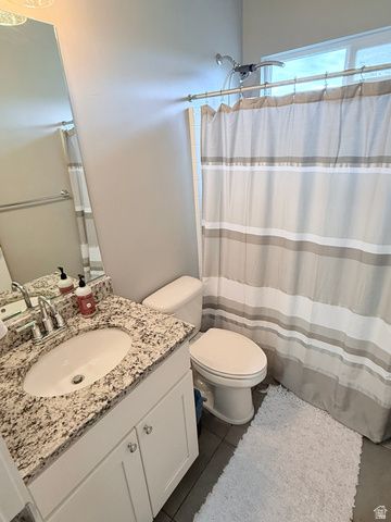 1073 BLACKSTONE DR, Fruit Heights, UT 84037