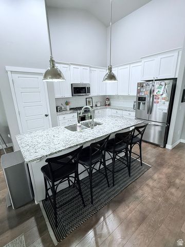 1073 BLACKSTONE DR, Fruit Heights, UT 84037