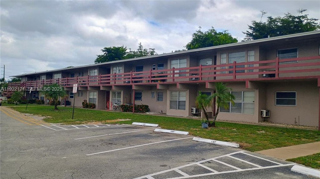 2980 NW 43rd Ter 103, Lauderdale Lakes, FL 33313