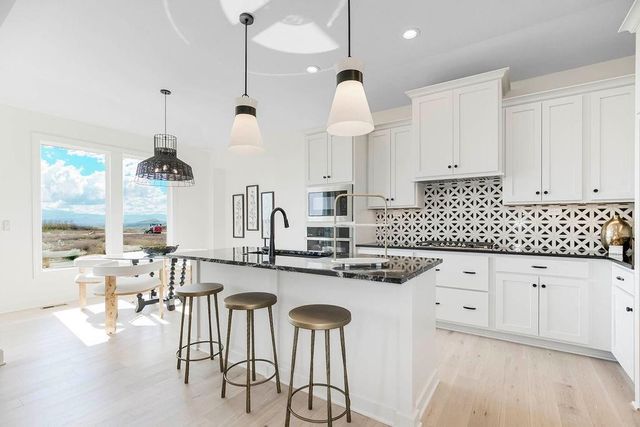 4013 W 158th Place, Overland Park, KS 66224