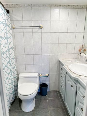 2001 Atlantic Shores Blvd 312, Hallandale Beach, FL 33009