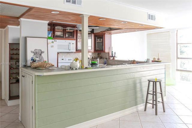 2001 Atlantic Shores Blvd 312, Hallandale Beach, FL 33009