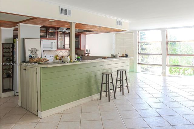 2001 Atlantic Shores Blvd 312, Hallandale Beach, FL 33009