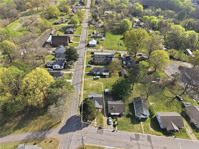 621 E A Street, Newton, NC 28658