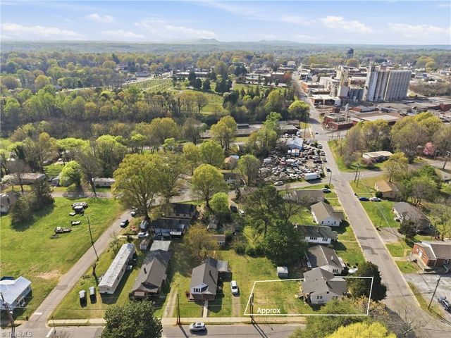 621 E A Street, Newton, NC 28658