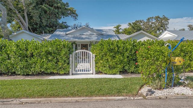 3606 PALONIA COURT, Sarasota, FL 34239