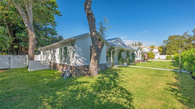 3606 PALONIA COURT, Sarasota, FL 34239