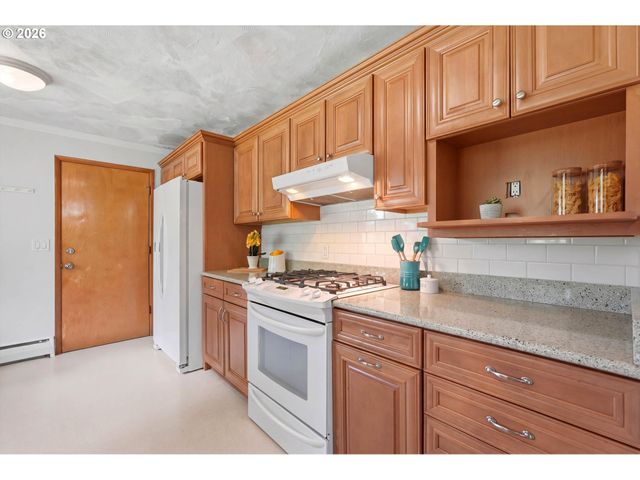 13657 Se SHERMAN Dr, Portland, OR 97233