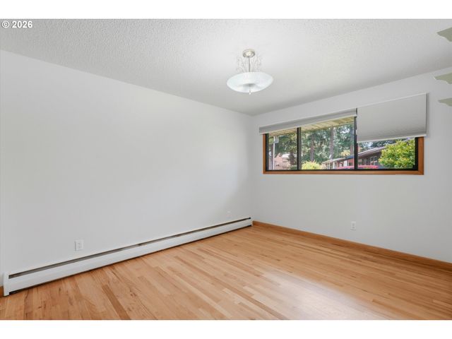 13657 Se SHERMAN Dr, Portland, OR 97233