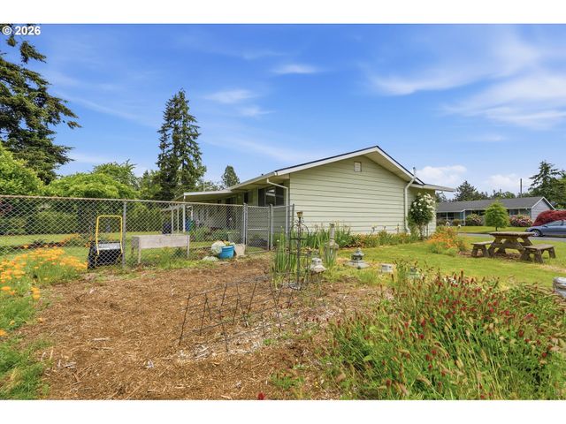 13657 Se SHERMAN Dr, Portland, OR 97233