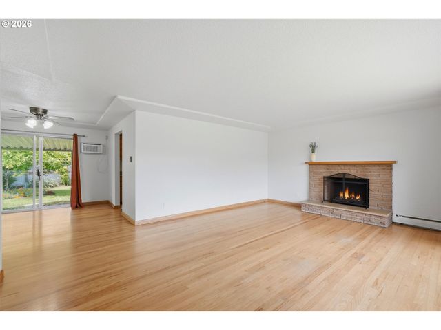 13657 Se SHERMAN Dr, Portland, OR 97233
