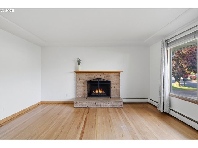 13657 Se SHERMAN Dr, Portland, OR 97233