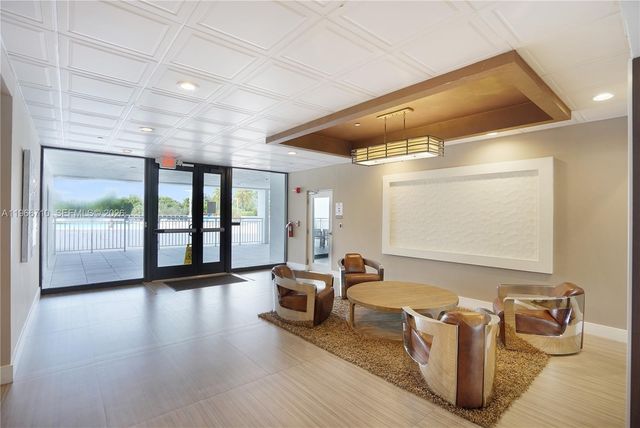 3675 N Country Club Dr 105, Aventura, FL 33180