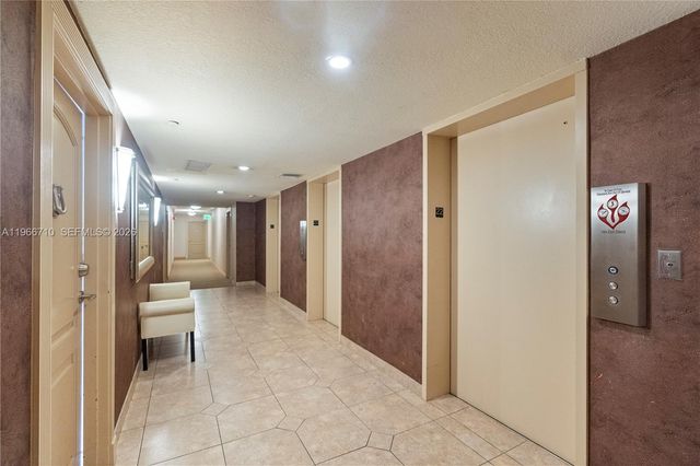 3675 N Country Club Dr 105, Aventura, FL 33180