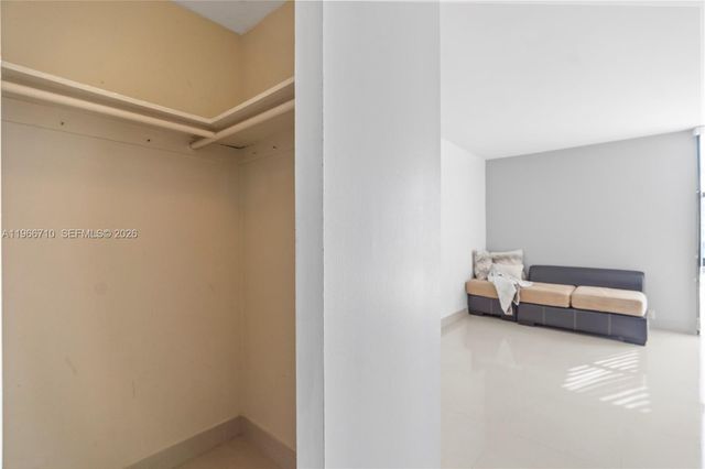 3675 N Country Club Dr 105, Aventura, FL 33180