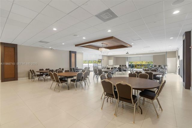 3675 N Country Club Dr 105, Aventura, FL 33180