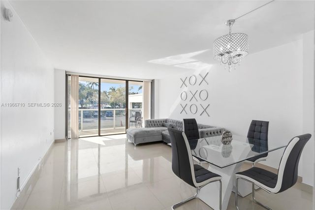 3675 N Country Club Dr 105, Aventura, FL 33180