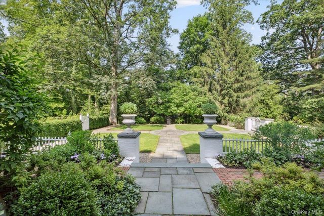 18 Richbell Road, Scarsdale, NY 10583