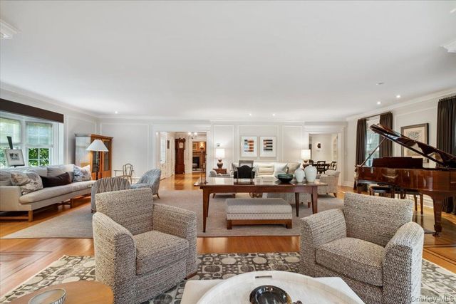 18 Richbell Road, Scarsdale, NY 10583