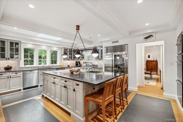 18 Richbell Road, Scarsdale, NY 10583