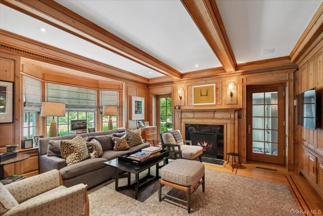 18 Richbell Road, Scarsdale, NY 10583