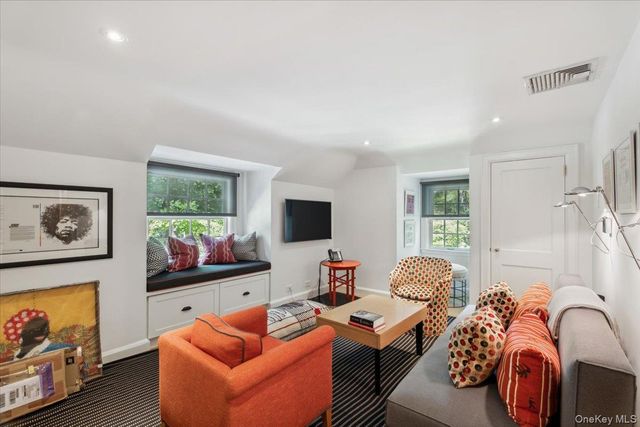 18 Richbell Road, Scarsdale, NY 10583