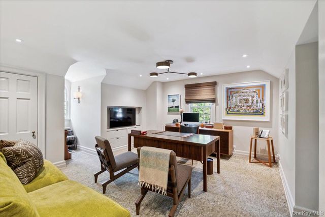 18 Richbell Road, Scarsdale, NY 10583