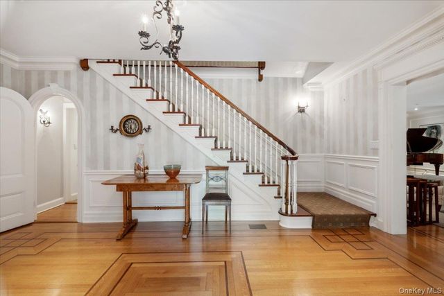 18 Richbell Road, Scarsdale, NY 10583