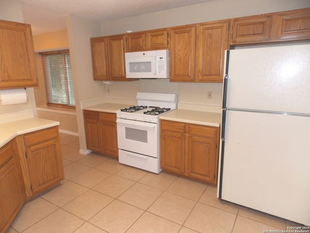 7427 Silent Path, San Antonio, TX 78250