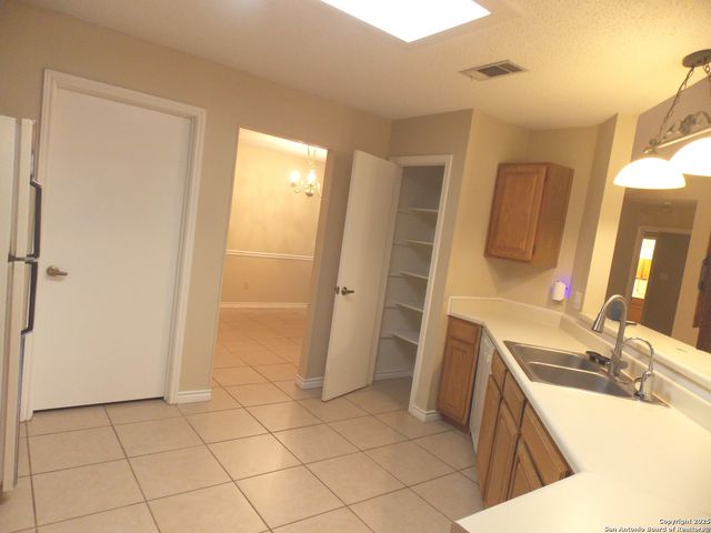 7427 Silent Path, San Antonio, TX 78250