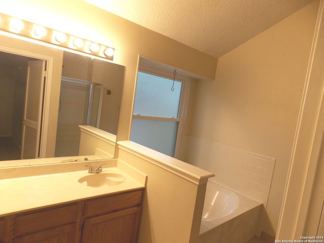 7427 Silent Path, San Antonio, TX 78250