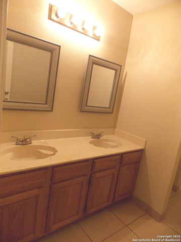 7427 Silent Path, San Antonio, TX 78250