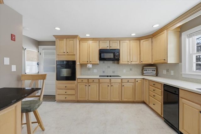 130 Braemoor Rd, Brockton, MA 02301